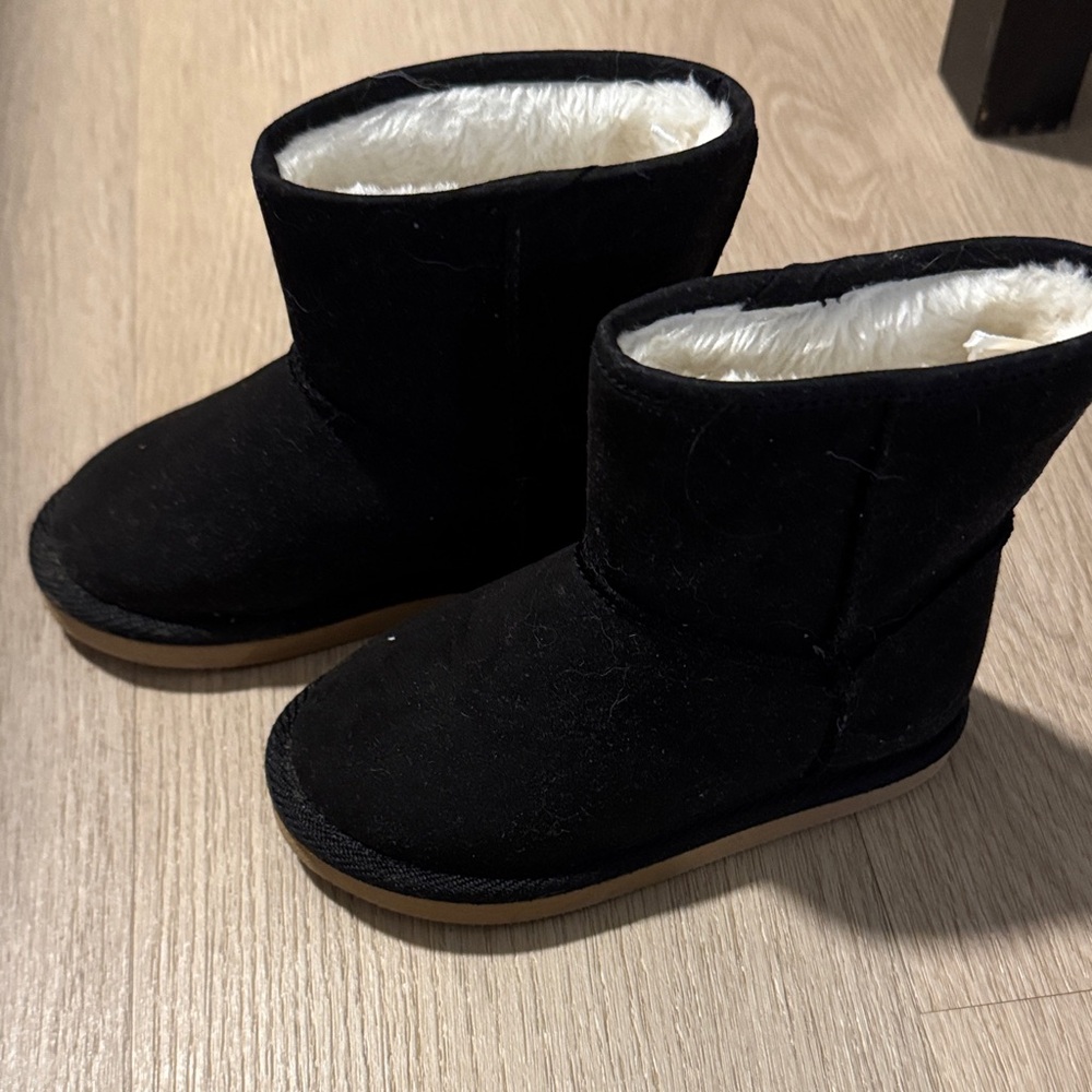 Old Navy Black and Tan Kids Boots